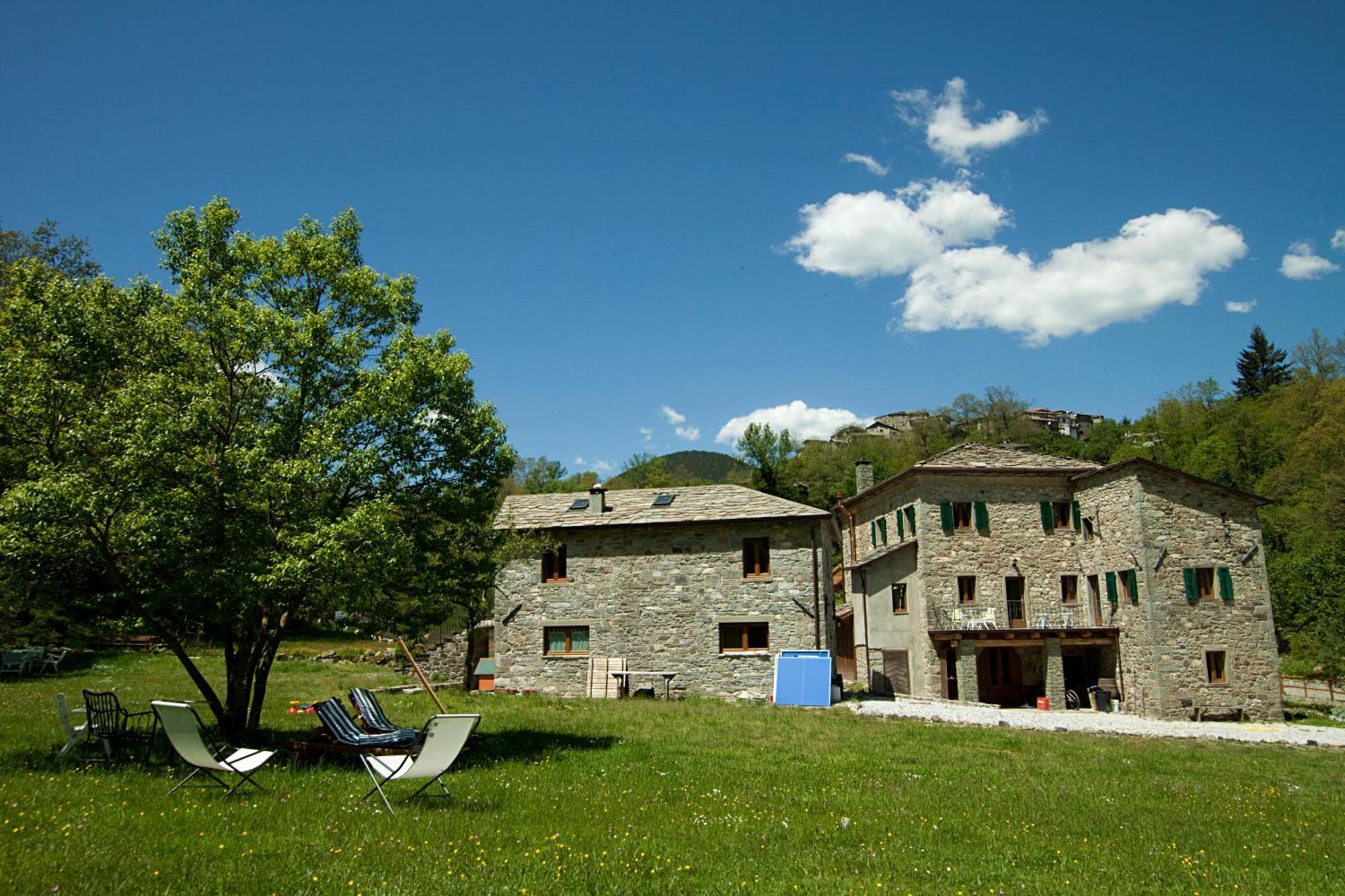 Bed and Breakfast Agriturismo Mulino Marghen - Restored Watermill - Retreat Center Zeri Екстер'єр фото