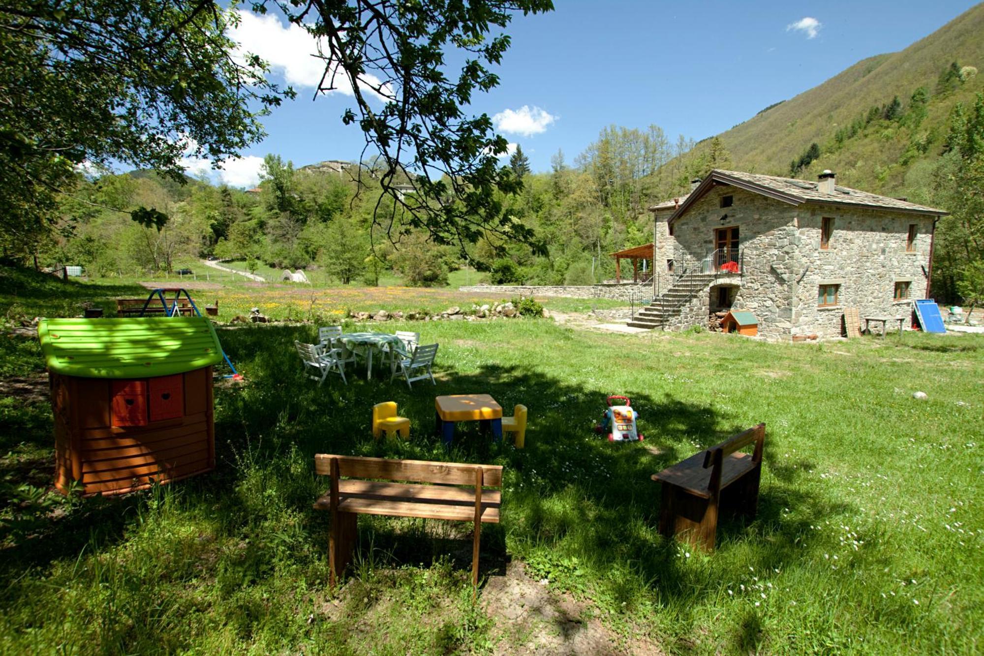 Bed and Breakfast Agriturismo Mulino Marghen - Restored Watermill - Retreat Center Zeri Екстер'єр фото