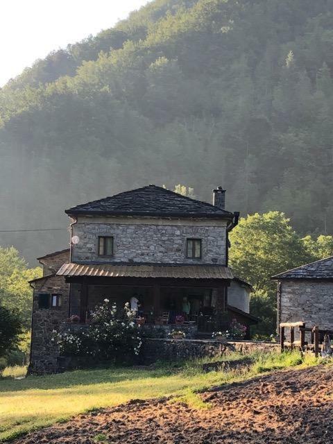 Bed and Breakfast Agriturismo Mulino Marghen - Restored Watermill - Retreat Center Zeri Екстер'єр фото