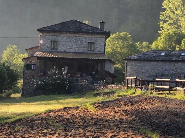 Bed and Breakfast Agriturismo Mulino Marghen - Restored Watermill - Retreat Center Zeri Екстер'єр фото